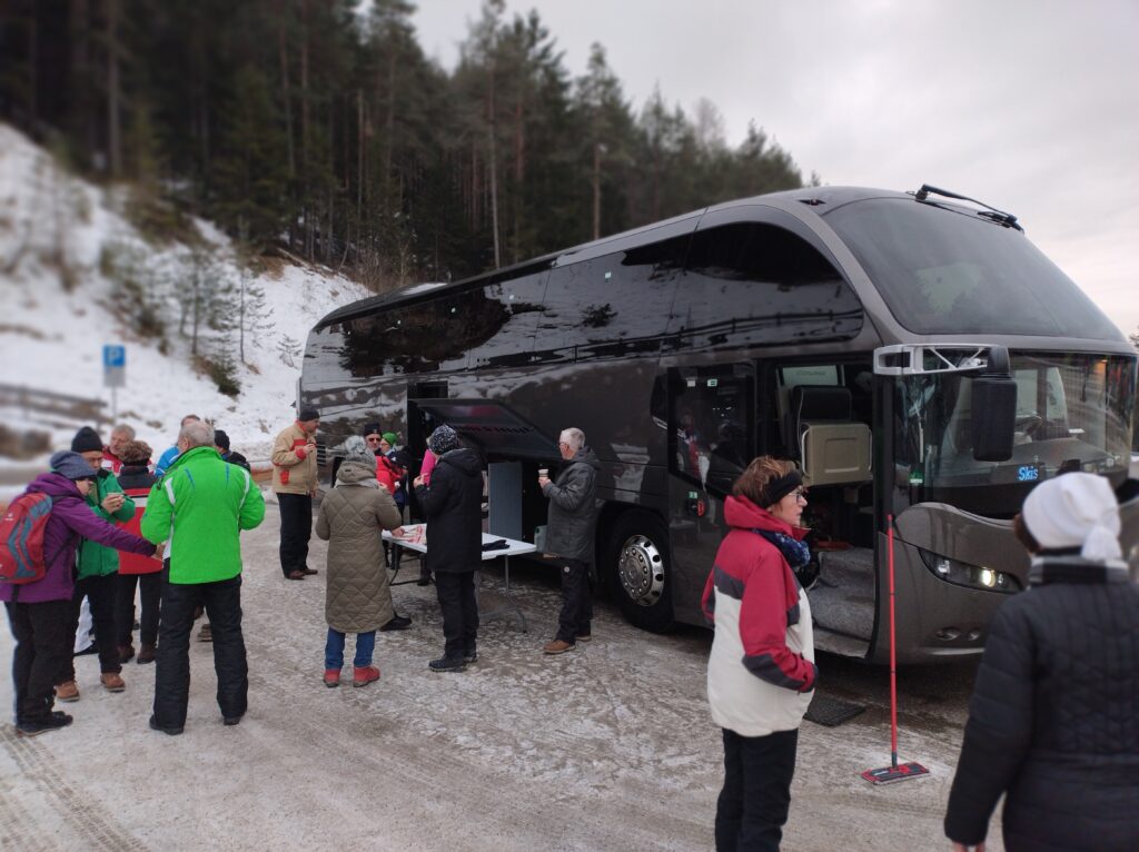 Immer am Ende der Tagestour - Schmalstulle und Glühwein am Bus
