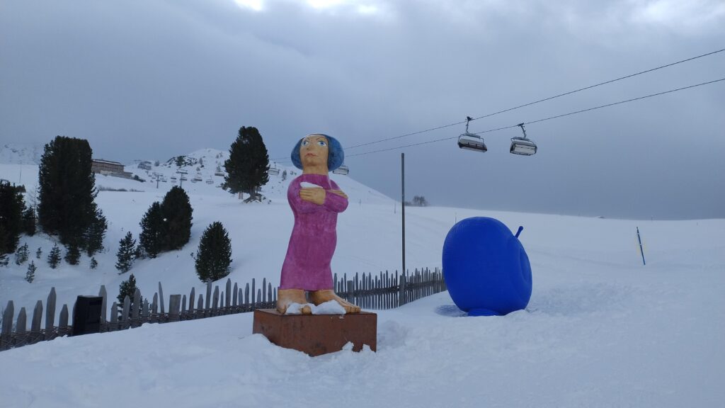 Oma schaut zu! Überall findet man stille Beobachter